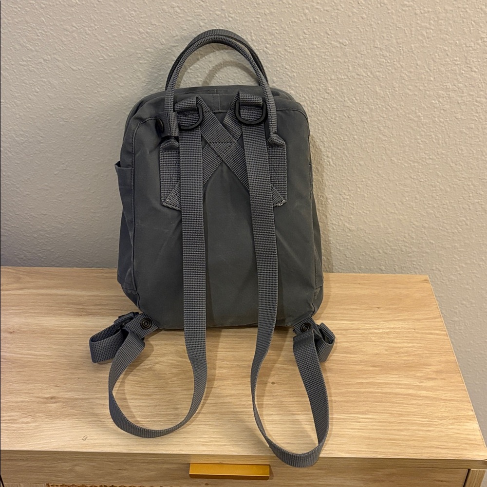 Fjallraven Kanken Mini Backpack Unisex in Super Gray - Picture 3 of 15